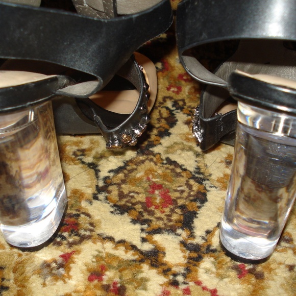 Shoes - Picture 3 of 6